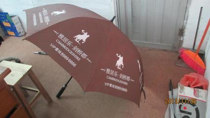 廣西南寧廣告?zhèn)闩l(fā),29寸全纖維自動(dòng)安全開(kāi)廣告?zhèn)愣ㄗ?8骨廣告雨傘定做價(jià)